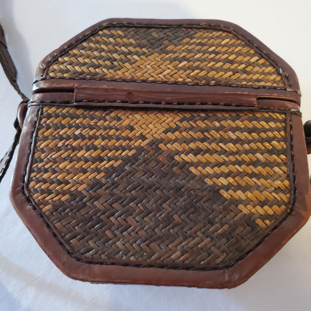 Lined Vintage Woven Crossbody Bag - Picture 14 of 14